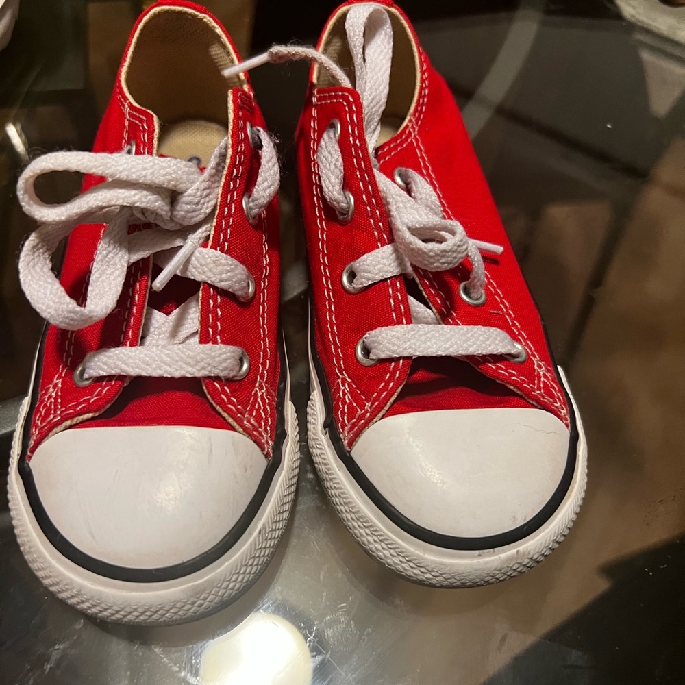 9c Red Converse